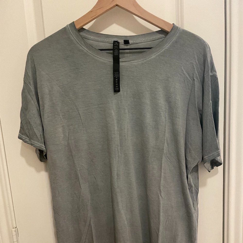 Men's lululemon shirt